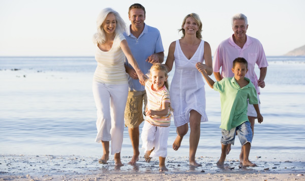 Familie beim Strandurlaub